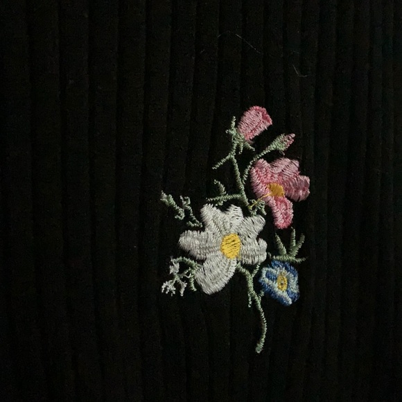 Long sleeve top with embroidery. - Picture 2 of 2